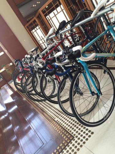 a row of bikes parked in a room at Tsurugi Koizuki in Kamiichi