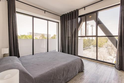 Postel nebo postele na pokoji v ubytování Right @Reforma - Beautiful condo with 2 balconies