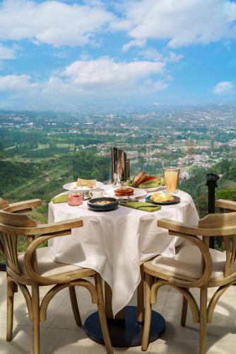 Jídlo v hotelu nebo okolí