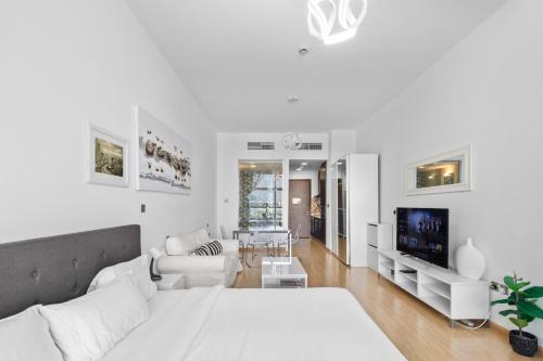 Bright Beachfront Studio with Breathtaking Views photo 2