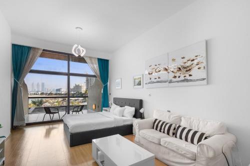 Bright Beachfront Studio with Breathtaking Views photo 3