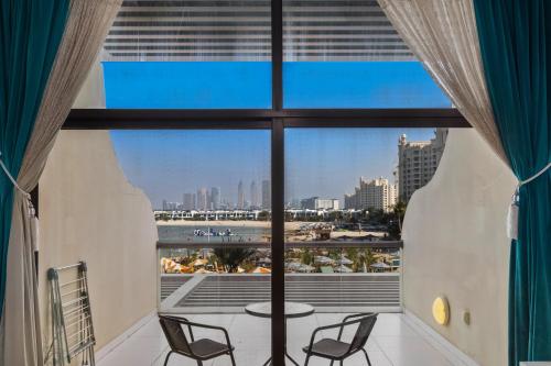 Bright Beachfront Studio with Breathtaking Views