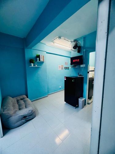 a room with blue walls and a bed in a room at Charming 2BR for 5pax Convenient malaysian guest only Location by USM in Gelugor