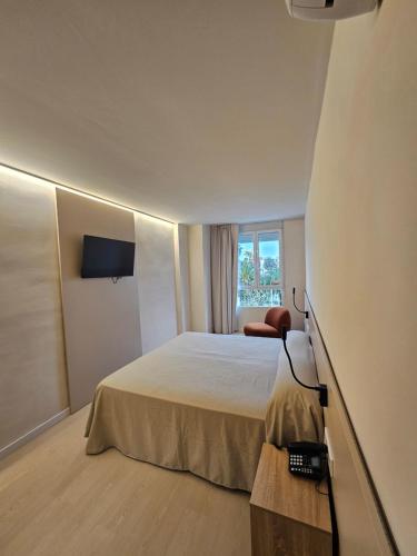 a hotel room with a bed and a window at El Globo in Valencia