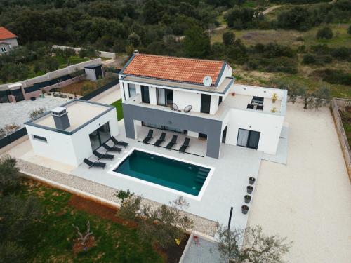 Villa Azeitona في سوكوشان: منظر جوي لمنزل به حوض سباحة