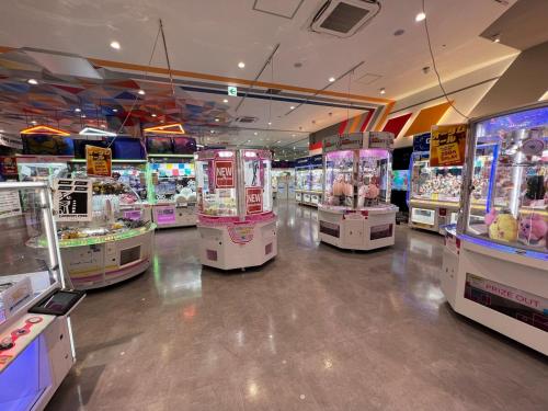 Pasar raya atau kedai lain di apartmen atau berdekatan