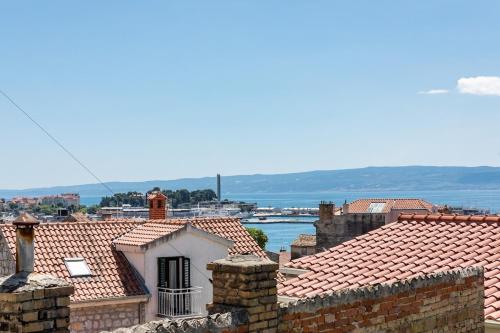 Luxury apartment in old town center with sea view