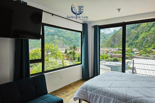 Giường trong phòng chung tại Luxury Suites en el Centro Baños de Agua Santa