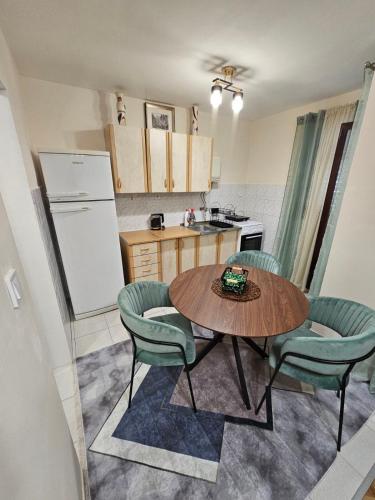 Dapur atau dapur kecil di Mimoza Apartment in Budva