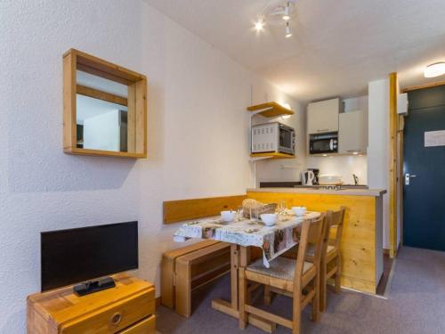 Photo de la galerie de l'établissement Studio confortable et rénové au cœur de la station avec balcon à Montchavin - FR-1-181-2524, à La Plagne Tarentaise