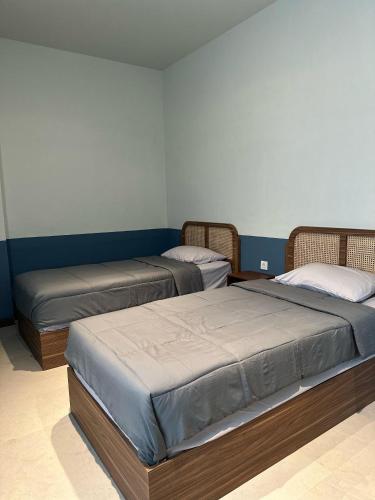 a room with three beds in a room at Cana House Coffee & Stay in Sentool