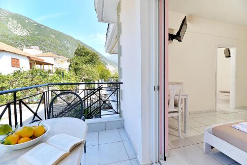 Nespecifikovaný výhled na hory nebo výhled na hory při pohledu z aparthotelu
