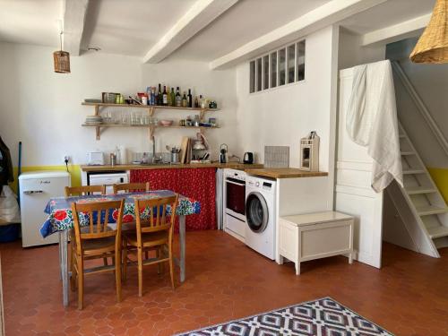 Photo de la galerie de l'établissement Charmante petite maison entre plage et vieux port, à Marseille