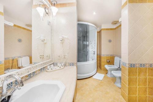 Koupelna v ubytování Harem Duplex Suite Domina Coral Bay