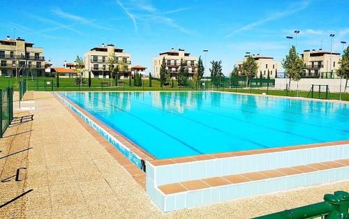 Kolam renang di atau dekat dengan Casa acogedora golf Rioja alta