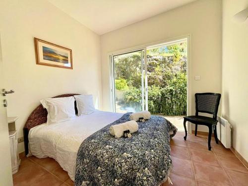 a bedroom with a bed with two teddy bears on it at Casamea - Sagone, Villa Vue Mer, Clim, Piscine in Coggia