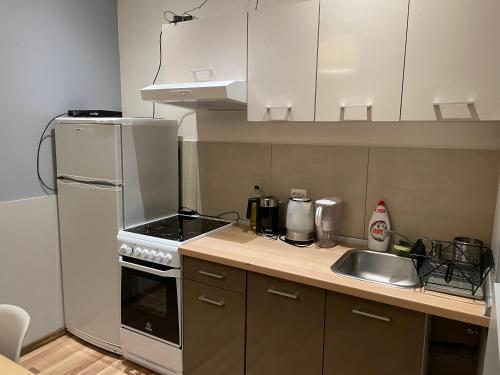 Dapur atau dapur kecil di Miramar Studio & Flats