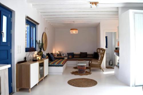 a living room with a couch and a table at Isla Catalina in Apollonia