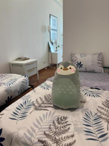 Ένα ή περισσότερα κρεβάτια σε δωμάτιο στο Straits Quay Seafront Suite l Panoramic Seaview