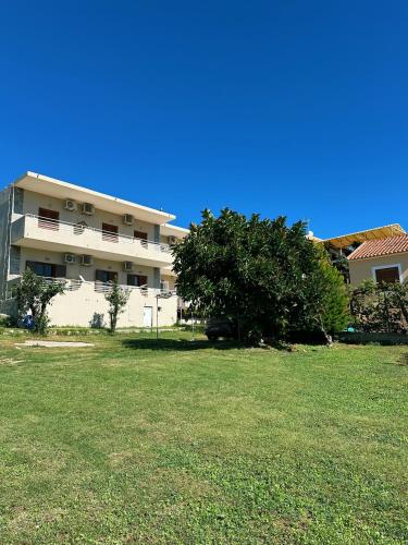 Foto dalla galleria di Katerina's Apartments ad Agios Stefanos