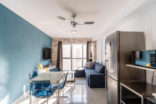 Modern 1 bed apartment, minutes from the beach