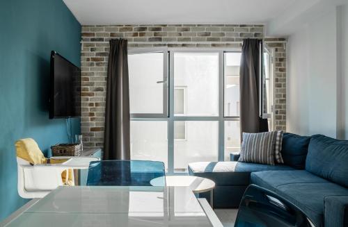Modern 1 bed apartment, minutes from the beach