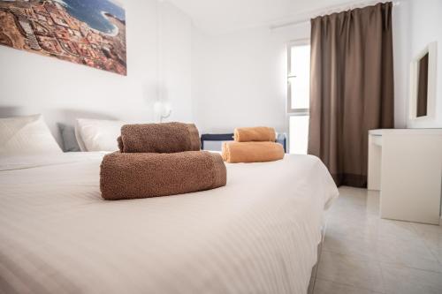 Modern 1 bed apartment, minutes from the beach