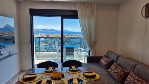 Luxury apartment with panoramic sea view emerald