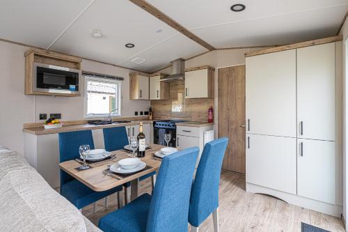 Dapur atau dapur kecil di The Elwy, 37 Caeran Caravan Park