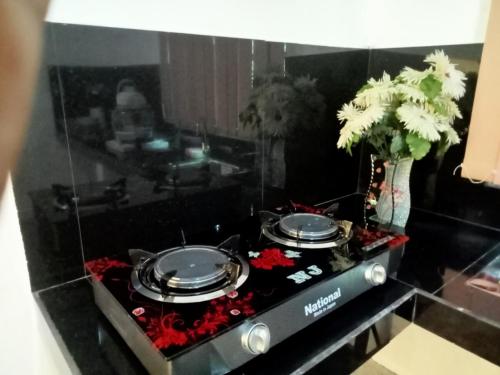 a stove with two pans on top of it at Vimukthi ocean bliss villa in Sinimodera
