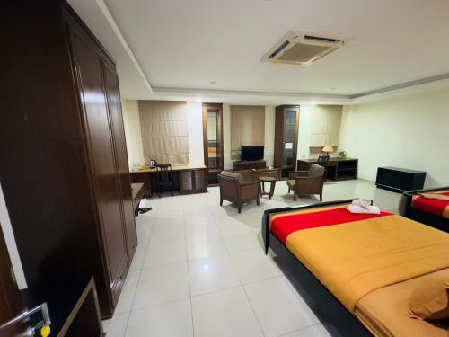 Postel nebo postele na pokoji v ubytování Maxwell Inn Luxury Hotel