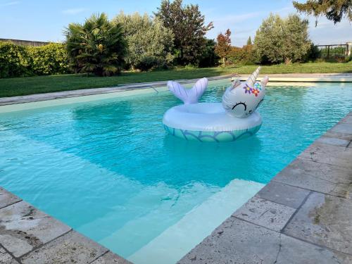 Photo de la galerie de l'établissement Grande ferme rénovée avec piscine - Villa Jolirose, à Alixan