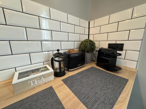 a room with a coffee maker and a toaster at Monetto Apartman in Csongrád