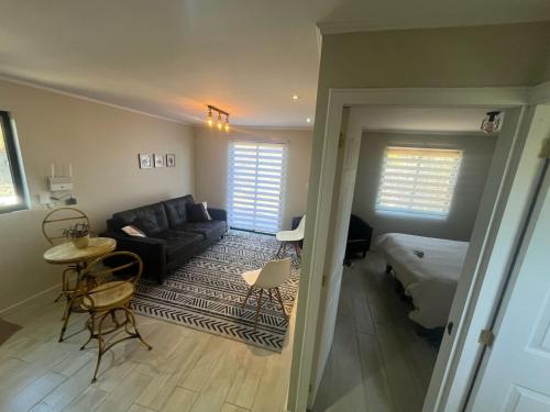 a living room with a couch and a table at Rincón secreto in Tomé