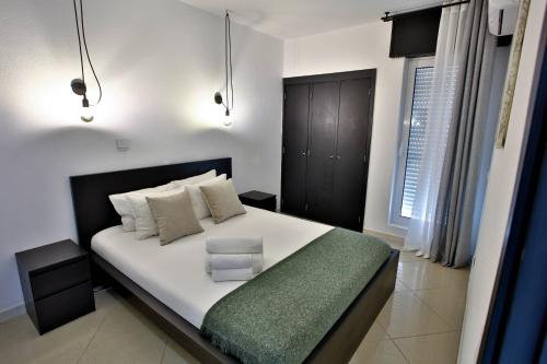 Go4Portugal - Lagoa - Apartment 3 min from beach with airco and balcony