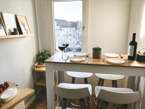 Gambar di galeri bagi NEU Life&Work 2-4-Betten mit Stehschreibtisch am Uni-Klinikum di Rüttenscheid