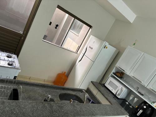 Kuchyň nebo kuchyňský kout v ubytování Apartamento com garagem coberta
