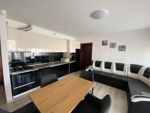 Η κουζίνα ή μικρή κουζίνα στο Esmeral Residence