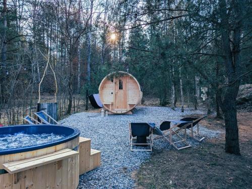 Φωτογραφία από το άλμπουμ του Forreset - leśny apartament, sauna i balia jacuzzi σε Gietrzwald