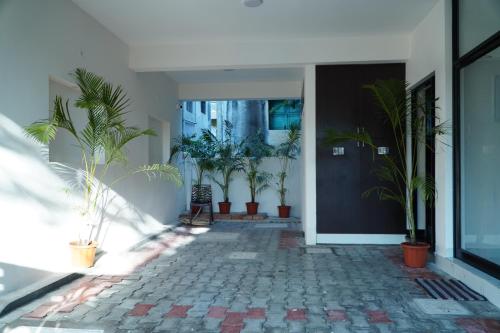 Η πρόσοψη ή η είσοδος του Happy Serviced Apartments
