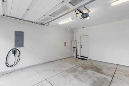 an empty room with a white wall and a door at THE PENDLETON - Walkable - Arcade Loft - Modern- Light & Bright in Eugene