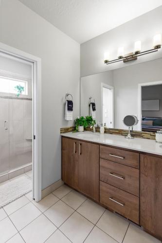 a bathroom with a sink and a mirror at THE PENDLETON - Walkable - Arcade Loft - Modern- Light & Bright in Eugene