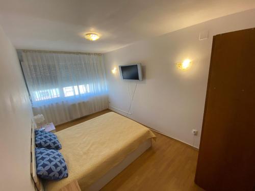 a small bedroom with a bed and a television at Dulcinea Life in Deva