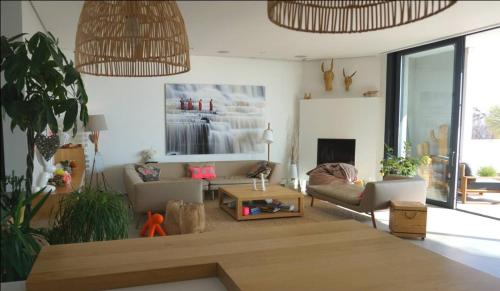 Photo de la galerie de l'établissement Magnifique maison posée sur le sable face à la mer, à Mauguio