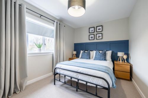 Ένα ή περισσότερα κρεβάτια σε δωμάτιο στο Peterhead 2 Bed Apartment No 42 - Self Contained