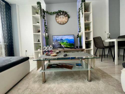 a living room with a table and a desk at GreatForestSportAndSpaUniversityFlat in Debrecen