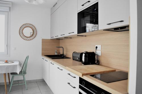 Apt au calme avec terrasse et parking CV