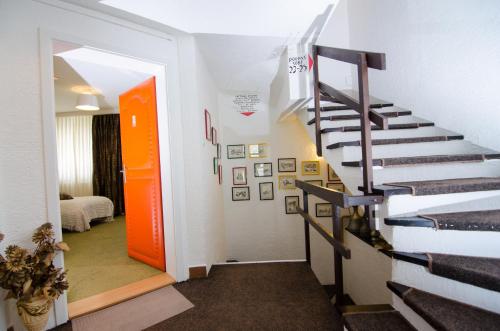 Ein Bett oder Betten in einem Zimmer der Unterkunft Halvat Guesthouse