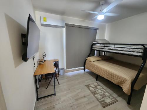 Ένα ή περισσότερα κρεβάτια σε δωμάτιο στο Playa Caracol 2BR Beachfront Villa