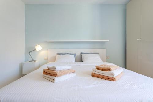 Modern spacious 3 bedroom apartment near the beach